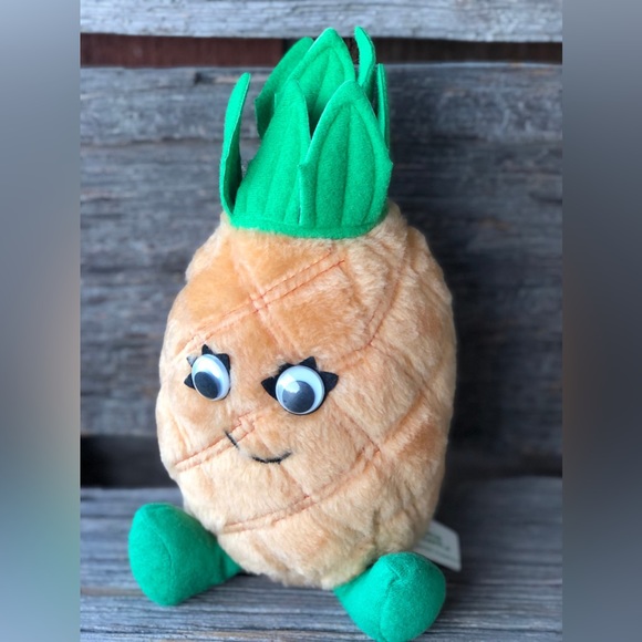 Country Yumkin Juicie Pineapple plush toy Stuffed Anthropomorphic plushie 1983💚 - Picture 3 of 9